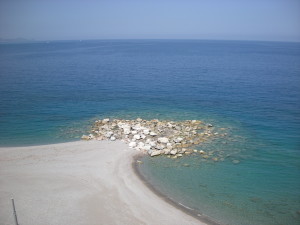 Piattaforma-isola, Gioiosa Marea. Intervento per contrastare l'erosione costiera